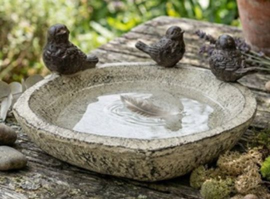 Vogeltränke mit 3 Vögel, in Steinoptik
